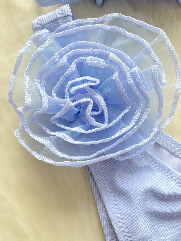 Women's clothing with three-dimensional flower decoration